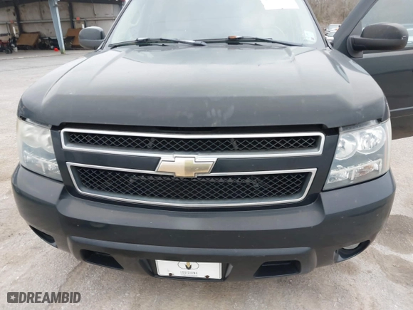 2007 Chevrolet Suburban LT with VIN 3GNFC16097G191395, listed as a IAAI auction lot 41683775 with 274,232 mi miles. Bid and sale history available at carsss.com. Image 6.