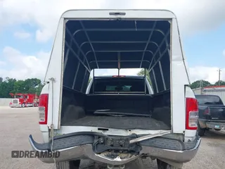 2024 Ram 2500 Tradesman z VIN 3C6UR5HJ2RG234917, wystawiony jako IAAI lot #42247031 z przebiegiem 26 718 mil mil oraz . Historia ofert i sprzedaży dostępna na DreamBid. Obrazek 6.