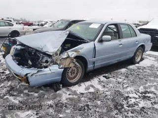 1998 Ford Crown Victoria LX с VIN 2FAFP74W4WX100549, выставлен на аукционе IAAI как лот 41573494 с пробегом 114 818 миль миль и . История ставок и продаж доступна на DreamBid. Изображение 2.