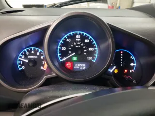 2010 Honda Element EX with VIN 5J6YH1H70AL005440, listed as a Copart auction lot 82518044 with 38,438 mi miles and Salvage Title. Bid and sale history available at DreamBid. Image 9.