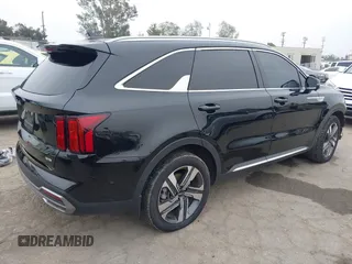 2024 Kia Sorento SX Prestige with VIN KNDRKDLGXR5247947, listed as a IAAI auction lot 42477877 with 39,120 mi miles and . Bid and sale history available at DreamBid. Image 4.