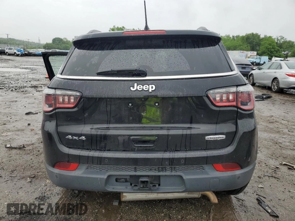 2018 Jeep Compass Latitude z VIN 3C4NJDBB5JT100723, wystawiony jako Copart lot #56203895 z przebiegiem Nie podano mil oraz Szkoda całkowita • Salvage title. Historia ofert i sprzedaży dostępna na DreamBid. Obrazek 6.