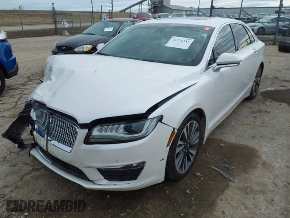 2019 Lincoln MKZ Hybrid Reserve II z VIN 3LN6L5MU1KR631351, wystawiony jako IAAI lot #41522333 z przebiegiem 82 839 mil mil oraz . Historia ofert i sprzedaży dostępna na DreamBid. Obrazek 2.