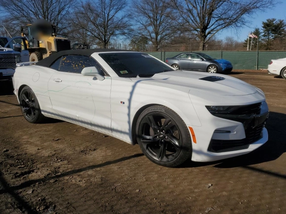 2019 Chevrolet Camaro 2SS with VIN 1G1FH3D71K0135690, listed as a Copart auction lot 43061115 with 85,780 mi miles and Salvage Title. Bid and sale history available at carsss.com. Image 4.