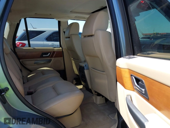 2007 Land Rover Range Rover Sport HSE z VIN SALSK25487A994145, wystawiony jako IAAI lot #41987911 z przebiegiem 217 595 mil mil oraz . Historia ofert i sprzedaży dostępna na DreamBid. Obrazek 8.