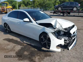 2022 Mercedes-Benz C 300 z VIN W1KAF4GB1NR031347, wystawiony jako IAAI lot #42217117 z przebiegiem 87 476 mil mil oraz . Historia ofert i sprzedaży dostępna na DreamBid. Obrazek 1.