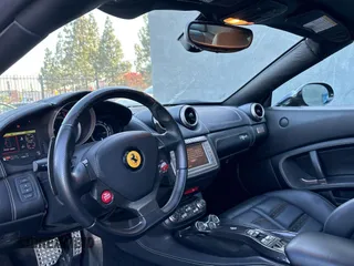 2012 Ferrari California z VIN ZFF65TJA1C0186660, wystawiony jako Copart lot #79966064 z przebiegiem 18 917 mil mil oraz Szkody całkowita. Historia ofert i sprzedaży dostępna na DreamBid. Obrazek 9.
