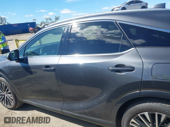 2024 Lexus RX 350 z VIN 2T2BAMBA3RC028022, wystawiony jako IAAI lot #41709161 z przebiegiem 15 945 mil mil oraz . Historia ofert i sprzedaży dostępna na DreamBid. Obrazek 14.