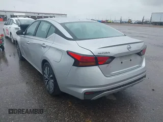 2025 Nissan Altima SV z VIN 1N4BL4DV0SN366601, wystawiony jako IAAI lot #42405749 z przebiegiem 4 790 mil mil oraz . Historia ofert i sprzedaży dostępna na DreamBid. Obrazek 3.