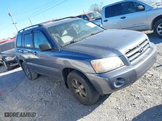 2005 Toyota Highlander with VIN JTEDP21AX50073749, listed as a IAAI auction lot 41682648 with 226,166 mi miles. Bid and sale history available at carsss.com. Image 1.