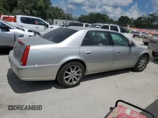 2008 Cadillac DTS 1SD z VIN 1G6KD57Y88U128497, wystawiony jako Copart lot #58138165 z przebiegiem 137 765 mil mil oraz Tytuł czysty. Historia ofert i sprzedaży dostępna na DreamBid. Obrazek 3.