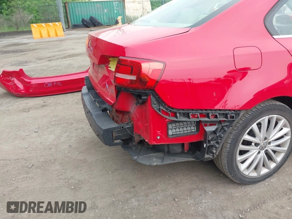 2015 Volkswagen Jetta SE z VIN 3VWD17AJ7FM204019, wystawiony jako IAAI lot #42279830 z przebiegiem 115 901 mil mil oraz . Historia ofert i sprzedaży dostępna na DreamBid. Obrazek 17.