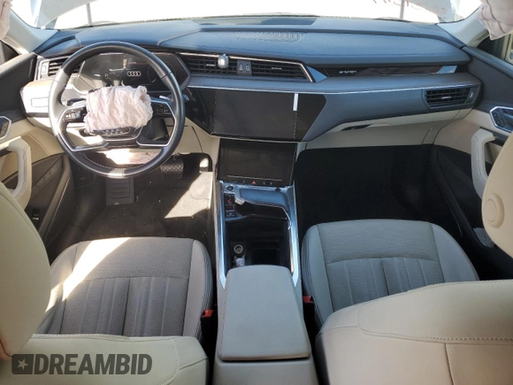 2024 Audi Q8 e-tron Premium Plus z VIN WA15AAGE2RB042305, wystawiony jako Copart lot #83397964 z przebiegiem 15 887 mil mil oraz Szkoda całkowita • Salvage title. Historia ofert i sprzedaży dostępna na DreamBid. Obrazek 8.