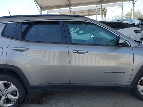 2019 Jeep Compass Altitude z VIN 3C4NJCBB7KT833187, wystawiony jako IAAI lot #41852079 z przebiegiem 73 949 mil mil oraz . Historia ofert i sprzedaży dostępna na DreamBid. Obrazek 13.