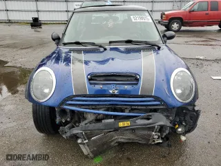 2004 MINI Cooper Hardtop S with VIN WMWRE33434TD88211, listed as a Copart auction lot 52199975 with 0 mi miles and Clean Title. Bid and sale history available at carsss.com. Image 5.