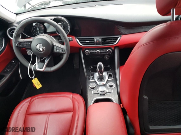2021 Alfa Romeo Giulia with VIN ZARFANANXM7648303, listed as a Copart auction lot 82072763 with 18,179 mi miles. Bid and sale history available at carsss.com. Image 8.