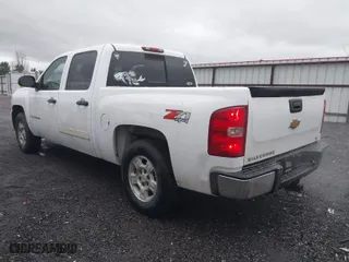 2008 Chevrolet Silverado 1500 LT w/1LT with VIN 2GCEK13MX81133448, listed as a IAAI auction lot 41490543 with 244,563 mi miles. Bid and sale history available at carsss.com. Image 3.