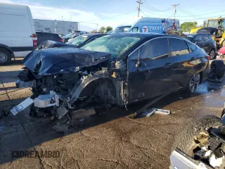 2018 Honda Clarity Plug-In Hybrid with VIN JHMZC5F17JC002743, listed as a Copart auction lot 69611544 with 0 mi miles and Salvage Title. Bid and sale history available at carsss.com. Image 1.