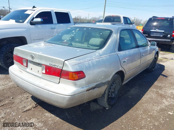 2000 Toyota Camry CE with VIN JT2BG22K0Y0455918, listed as a IAAI auction lot 41878066 with 267,164 mi miles. Bid and sale history available at carsss.com. Image 4.