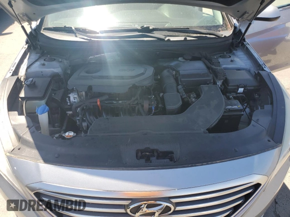 2017 Hyundai Sonata SE z VIN 5NPE24AF9HH477549, wystawiony jako Copart lot #57172315 z przebiegiem 130 643 mil mil oraz Szkoda całkowita • Salvage title. Historia ofert i sprzedaży dostępna na DreamBid. Obrazek 11.