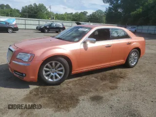 2012 Chrysler 300 Limited z VIN 2C3CCACG7CH310590, wystawiony jako Copart lot #56048385 z przebiegiem 117 863 mil mil oraz Szkody całkowita. Historia ofert i sprzedaży dostępna na DreamBid. Obrazek 1.