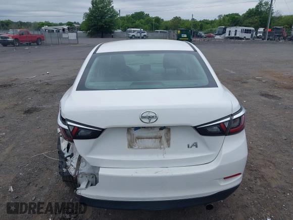 2016 Scion iA z VIN 3MYDLBZV6GY138680, wystawiony jako IAAI lot #42240425 z przebiegiem 100 191 mil mil oraz . Historia ofert i sprzedaży dostępna na DreamBid. Obrazek 16.