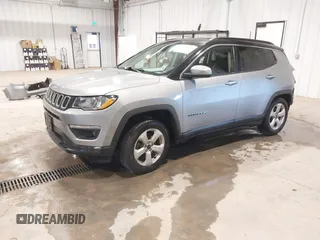 2018 Jeep Compass Latitude with VIN 3C4NJCBB3JT408614, listed as a IAAI auction lot 41301493 with 92,647 mi miles. Bid and sale history available at carsss.com. Image 18.