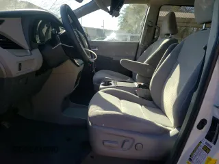 2019 Toyota Sienna LE Auto Access Seat with VIN 5TDKZ3DC8KS017441, listed as a Copart auction lot 46827085 with 61,948 mi miles and Salvage Title. Bid and sale history available at DreamBid. Image 7.