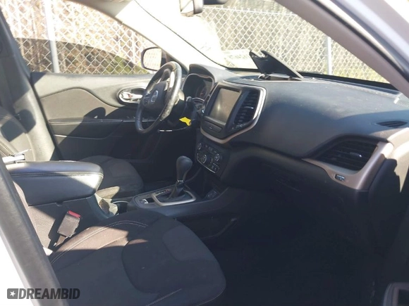 2015 Jeep Cherokee Latitude with VIN 1C4PJLCS1FW642890, listed as a IAAI auction lot 41624678 with NaN miles. Bid and sale history available at carsss.com. Image 5.
