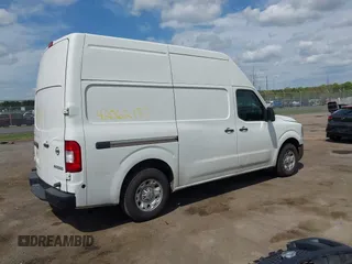 2018 Nissan NV Cargo S z VIN 1N6BF0LY7JN800787, wystawiony jako IAAI lot #42062137 z przebiegiem 221 082 mil mil oraz . Historia ofert i sprzedaży dostępna na DreamBid. Obrazek 4.