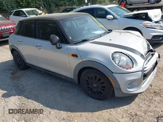 2015 MINI Hardtop 4 Door z VIN WMWXS5C51FT828981, wystawiony jako IAAI lot #42817124 z przebiegiem 31 894 mil mil oraz . Historia ofert i sprzedaży dostępna na DreamBid. Obrazek 1.