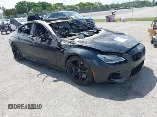 2019 BMW M6 z VIN WBS6E9C59KG808373, wystawiony jako IAAI lot #42170454 z przebiegiem Nie podano mil oraz . Historia ofert i sprzedaży dostępna na DreamBid. Obrazek 1.