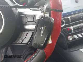 2022 Ford Mustang EcoBoost z VIN 1FATP8UH3N5104988, wystawiony jako IAAI lot #42320593 z przebiegiem 51 101 mil mil oraz . Historia ofert i sprzedaży dostępna na DreamBid. Obrazek 11.