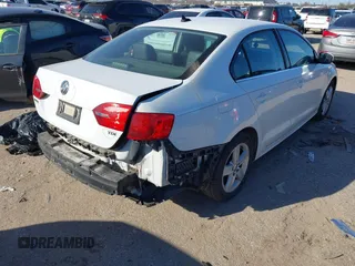 2014 Volkswagen Jetta Sedan TDI with VIN 3VWLL7AJ8EM284323, listed as a IAAI auction lot 41712828 with 192,625 mi miles. Bid and sale history available at carsss.com. Image 4.