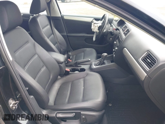 2013 Volkswagen Jetta SE with VIN 3VWDP7AJ6DM353839, listed as a IAAI auction lot 42237690 with 77,399 mi miles and . Bid and sale history available at DreamBid. Image 5.