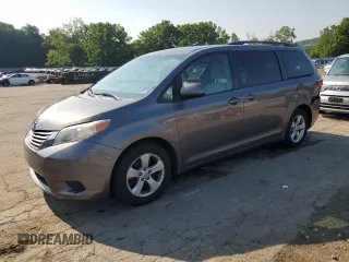 2015 Toyota Sienna LE AAS z VIN 5TDKK3DCXFS651621, wystawiony jako Copart lot #66263885 z przebiegiem 150 578 mil mil oraz Szkoda całkowita • Salvage title. Historia ofert i sprzedaży dostępna na DreamBid. Obrazek 1.