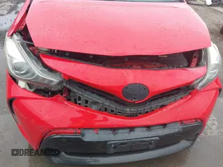2016 Toyota Prius v Two with VIN JTDZN3EU8GJ041518, listed as a IAAI auction lot 41916830 with 106,526 mi miles. Bid and sale history available at carsss.com. Image 6.