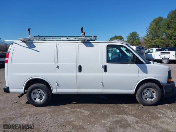2017 Chevrolet Express Cargo Van with VIN 1GCWGAFF5H1141546, listed as a IAAI auction lot 41785020 with 155,170 mi miles. Bid and sale history available at carsss.com. Image 13.