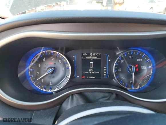2019 Chrysler Pacifica Touring L with VIN 2C4RC1BG0KR651135, listed as a Copart auction lot 48637695 with 91,686 mi miles and Salvage Title. Bid and sale history available at carsss.com. Image 9.
