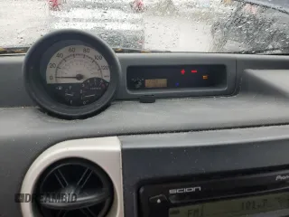 2006 Scion xB z VIN JTLKT334764105107, wystawiony jako Copart lot #57712985 z przebiegiem 162 345 mil mil oraz Tytuł czysty. Historia ofert i sprzedaży dostępna na DreamBid. Obrazek 9.
