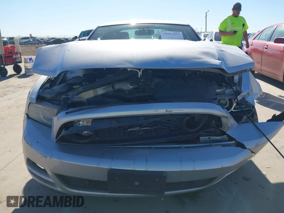 2013 Ford Mustang GT with VIN 1ZVBP8CF5D5232781, listed as a IAAI auction lot 40917812 with 130,447 mi miles. Bid and sale history available at carsss.com. Image 12.