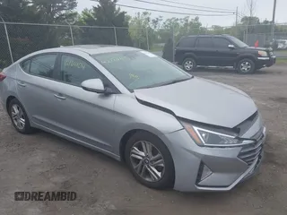 2020 Hyundai Elantra SEL z VIN 5NPD84LF9LH585041, wystawiony jako IAAI lot #42124104 z przebiegiem 72 552 mil mil oraz . Historia ofert i sprzedaży dostępna na DreamBid. Obrazek 1.