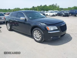 2011 Chrysler 300 Limited z VIN 2C3CA5CG1BH595587, wystawiony jako IAAI lot #42365006 z przebiegiem 249 907 mil mil oraz . Historia ofert i sprzedaży dostępna na DreamBid. Obrazek 1.
