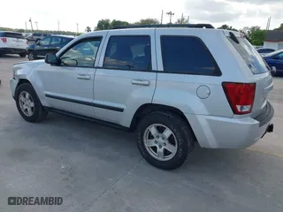 2007 Jeep Grand Cherokee Laredo with VIN 1J8GS48K17C507013, listed as a IAAI auction lot 41702347 with 178,119 mi miles. Bid and sale history available at carsss.com. Image 3.