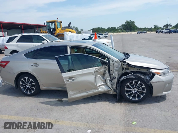 2018 Toyota Avalon Hybrid XLE Plus z VIN 4T1BD1EB5JU060570, wystawiony jako IAAI lot #42270625 z przebiegiem 100 010 mil mil oraz . Historia ofert i sprzedaży dostępna na DreamBid. Obrazek 16.