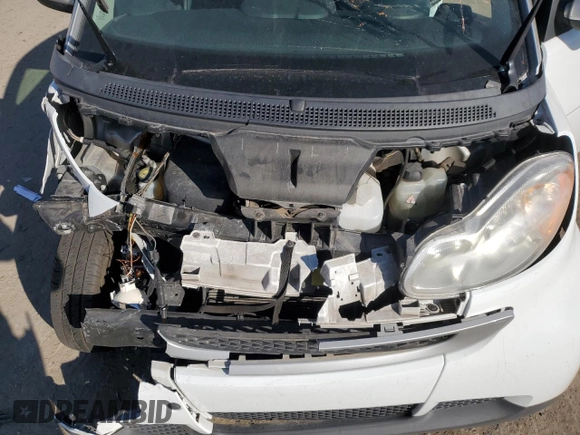 2010 Smart fortwo Pure with VIN WMEEJ3BA4AK341838, listed as a Copart auction lot 42514165 with 86,418 mi miles and Salvage title. Bid and sale history available at DreamBid. Image 12.