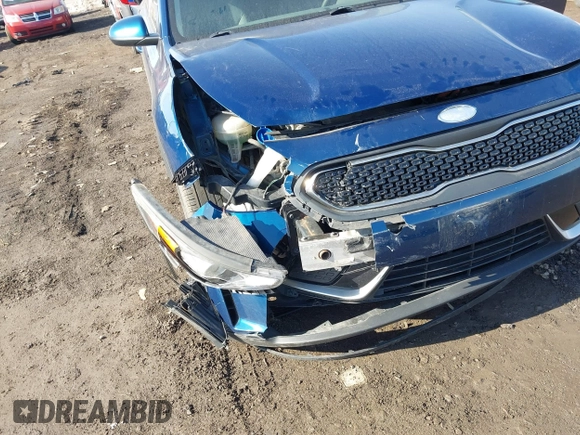 2018 Kia Niro LX with VIN KNDCB3LCXJ5117068, listed as a IAAI auction lot 41784164 with 88,859 mi miles. Bid and sale history available at carsss.com. Image 6.