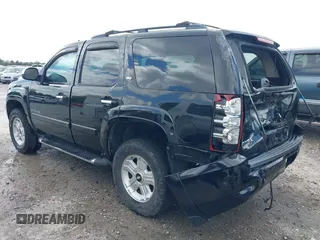 2007 Chevrolet Tahoe LT z VIN 1GNFK13097R388333, wystawiony jako IAAI lot #41948201 z przebiegiem 253 972 mil mil oraz . Historia ofert i sprzedaży dostępna na DreamBid. Obrazek 3.