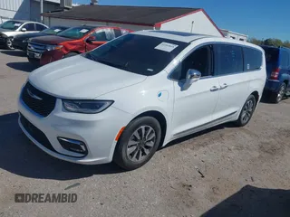 2022 Chrysler Pacifica Hybrid Limited with VIN 2C4RC1S74NR112960, listed as a IAAI auction lot 41584818 with 22,040 mi miles and . Bid and sale history available at DreamBid. Image 18.