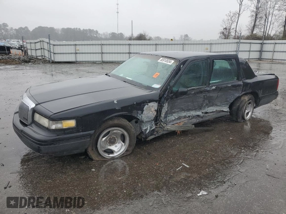 1997 Lincoln Town Car Executive z VIN 1LNLM81W7VY720905, wystawiony jako Copart lot #85910534 z przebiegiem Nie podano mil oraz Szkoda całkowita • Salvage title. Historia ofert i sprzedaży dostępna na DreamBid. Obrazek 1.